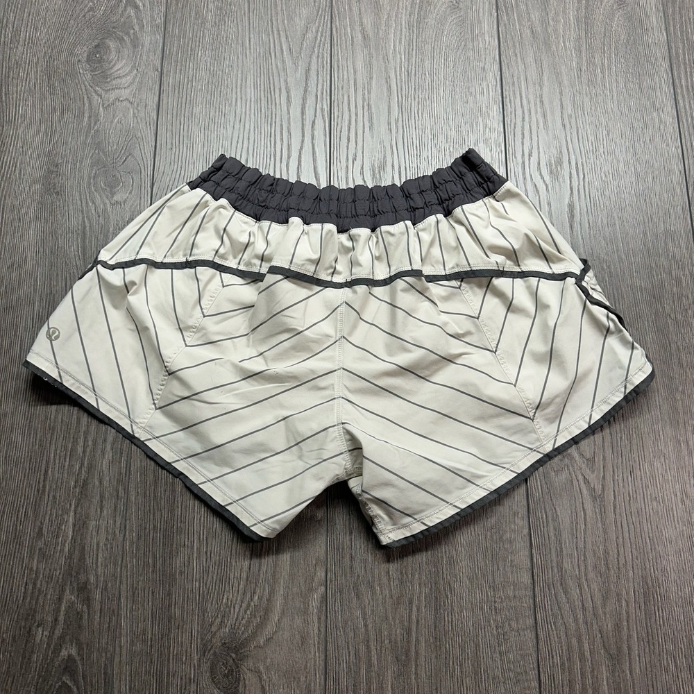 Lululemon Tracker Short IV Size 8 Cream Grey Diagonal Stripe Running Shorts Yoga